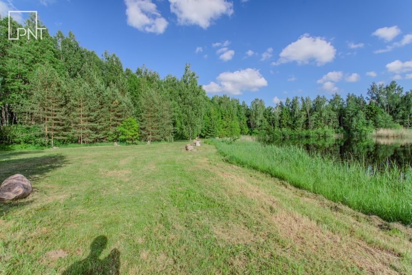 Išskirtinė poilsiavietė su statiniais prie tvenkinio, Kakūnai, Panevėžio r. – nuotrauka 9