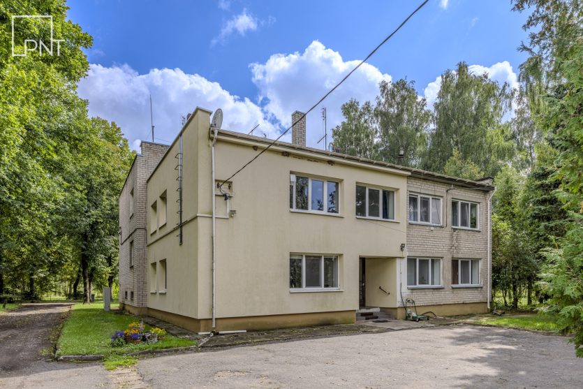 2 kambarių butas su garažu ir 16 a žemės tik 9 km iki Panevėžio