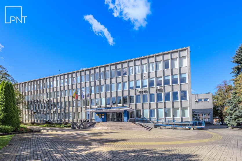 Komercinės patalpos Panevėžio rajono savivaldybės pastate, Vasario 16-osios g. 27, Panevėžys, Centras – nuotrauka 1