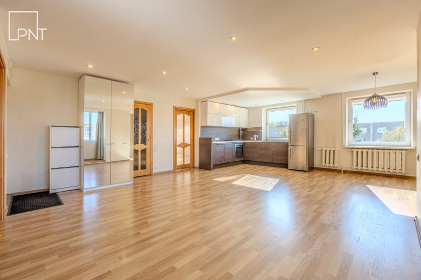 Erdvus 3 kambarių butas Dainavos g., Dainavos g. 6, Pilėnai, Panevėžys – nuotrauka 2